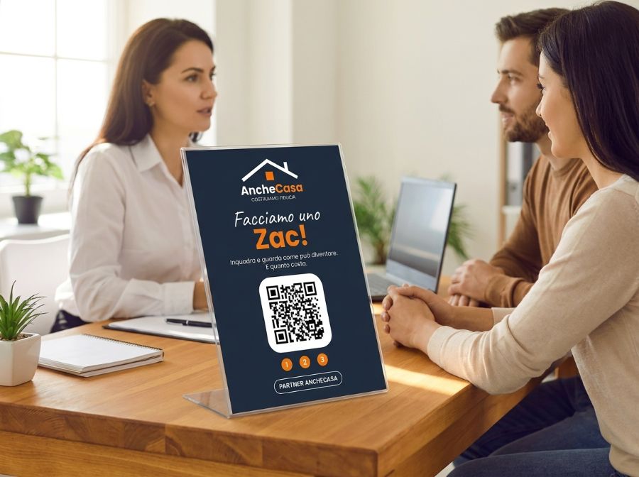 Espositore con il QR sul banco dell'agenzia